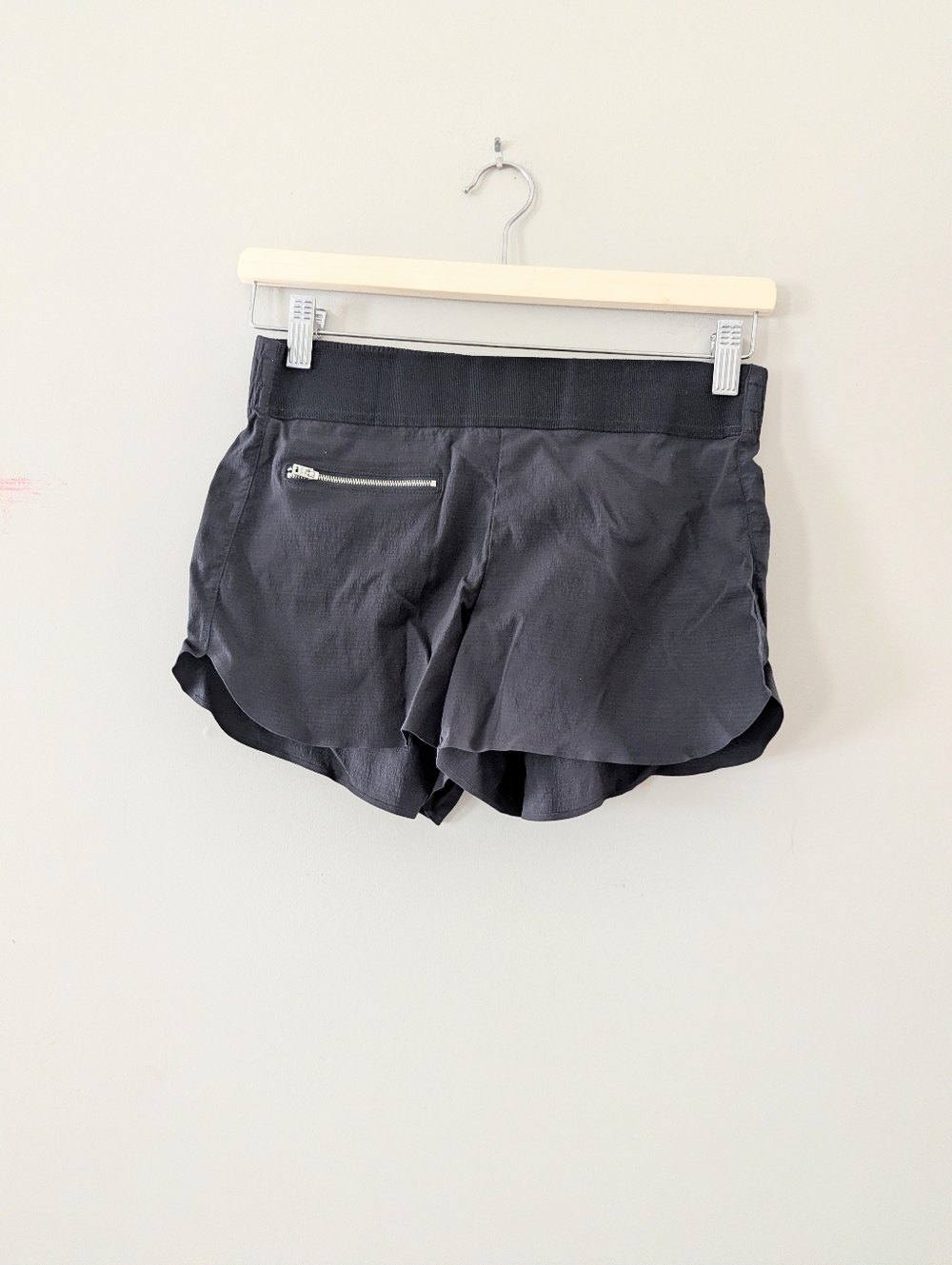 Athleta Black Mod Trekkie Zip Ripstop Pocket Shorts Size 2 Outdoor Hiking Beach